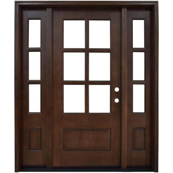 Деревянная входная дверь со стеклом