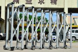 Расширяемый портативный барьер безопасности дорожного движения