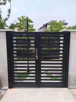 Автоматические распашные ворота с мотором, встроенным в боковые стойки