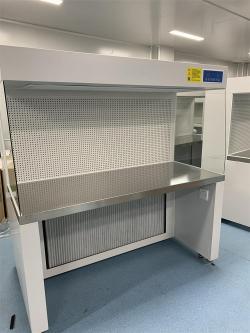 Стол с ламинарным потоком воздуха