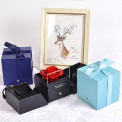 Подарочный цветок в коробочке