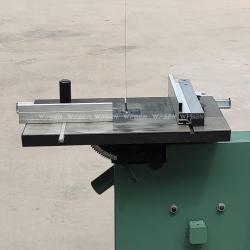 Вертикальный ленточнопильный станок 