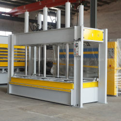 Вакуумный пресс для обработки листового дерева из ПВХ с конвейером