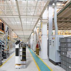 Умный робот для доставки блюд в ресторанах и больницах (арт. 29101833)