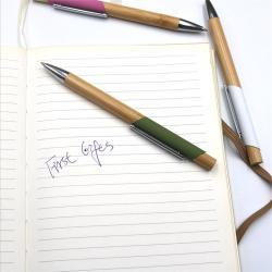 Бамбуковая ручка с цветным корпусом, экологичная шариковая ручка (арт. 2611664)