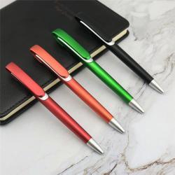 Большая пластиковая ручка с логотипом, рекламный подарок, удобный дизайн (арт. 2611708)