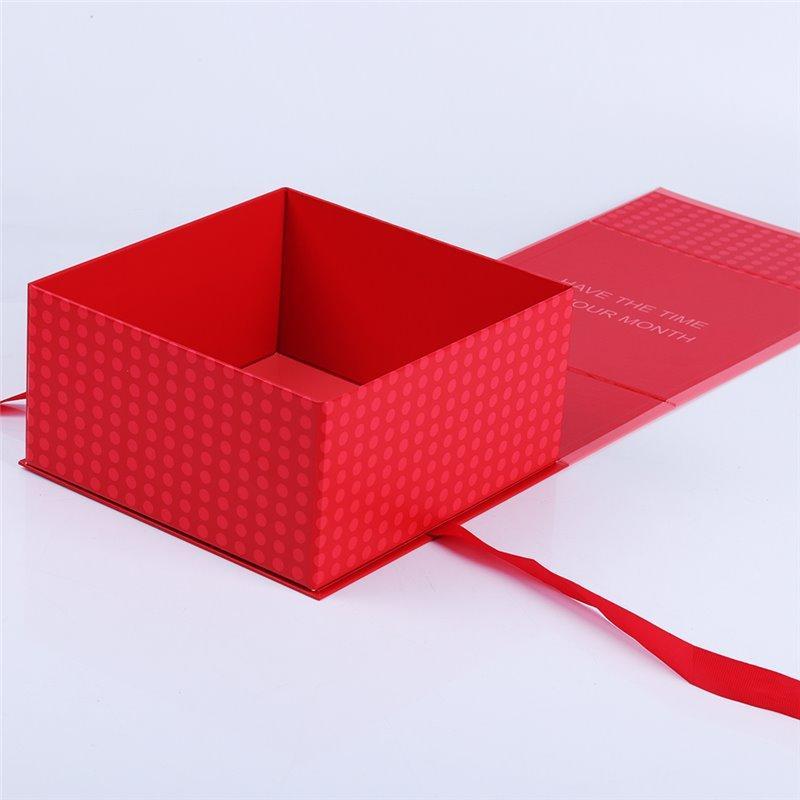 Оптовая продажа роскошных перерабатываемых розовых бумажных коробок с магнитной крышкой и индивидуальным логотипом для упаковки женской одежды (арт. 1113046)