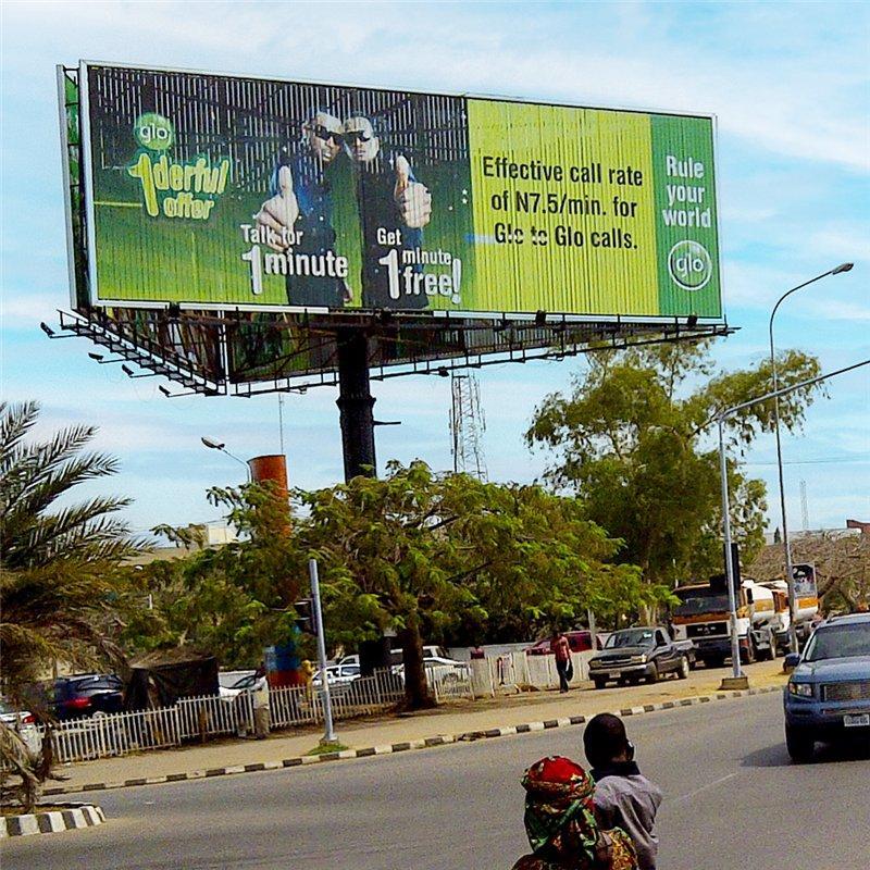 Рекламный щит Trivision для шоссе, индивидуальный Tri-action (арт. 25-3072052)