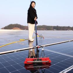 Щетка для очистки солнечных панелей с подачей воды и ручным управлением (арт. 25-1407908)