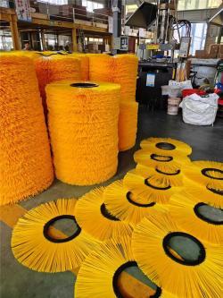 Щетка для дорожных машин из железа с зигзагообразным кольцом 175*600мм (арт. 25-1408174)