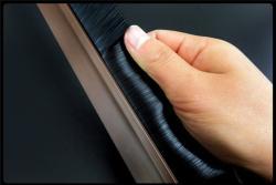 Уплотнительная щетка для дверей с галванизированным покрытием из материала PP/PA (арт. 25-1408421)