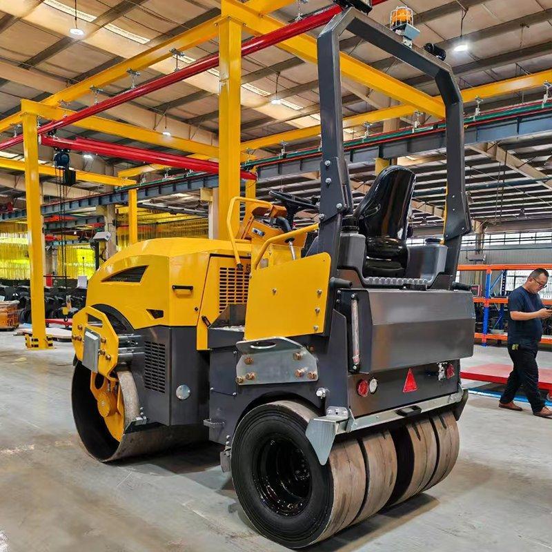 Каток дорожный вибрационный с резиновыми шинами и барабаном (арт. 25-5082479)