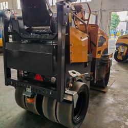 Каток дорожный двухвальцовый вибрационный резиновый (арт. 25-5082570)