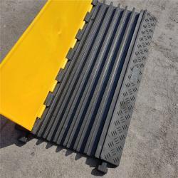 Рампа резиновая для кабелей 6-канальная уличная усиленная (арт. 25-5083366)