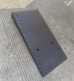 Рампа резиново-пластиковая дорожная для парковки переносная (арт. 25-5083465)