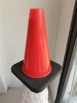 Конус дорожный гибкий ПВХ с резиновой основой 30 см (арт. 25-5083835)