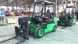 Погрузчик телескопический мини 3т компактный (арт. 25-5085498)