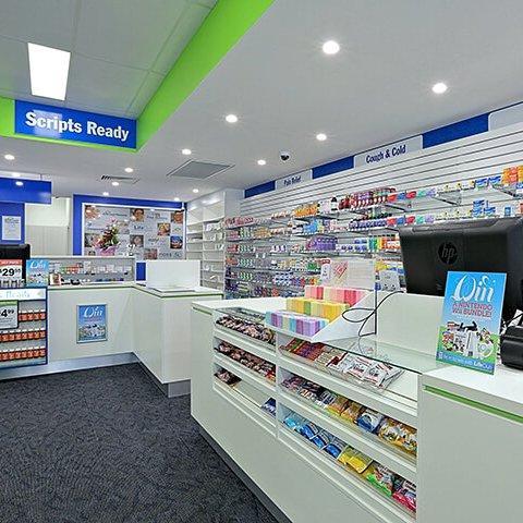 Деревянный интерьер для аптеки с декоративными элементами (арт. 25-19080146)