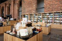 Стеллаж для музея деревянный с логотипом (арт. 25-19080192)