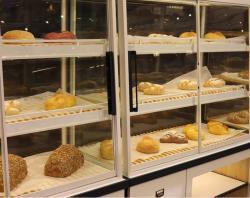 Шкаф витрина настенный трехъярусный для выпечки (арт. 25-19080331)