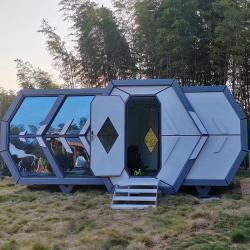 Капсульный дом с футуристическим дизайном и стальным каркасом (арт. 26-1090036)