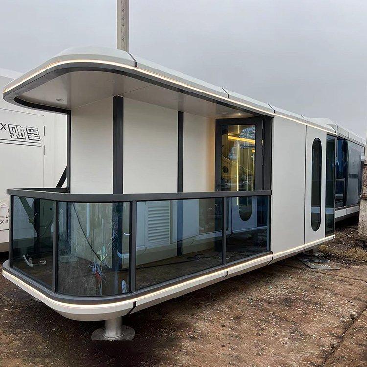 Дом-капсула на колесах с двойными дверями (арт. 26-1090060)