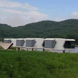 Дом на колесах с 2 спальнями в футуристическом стиле (арт. 26-1090069)