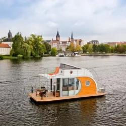 Модульный плавающий дом-контейнер с трейлером для дома (арт. 26-1090175)