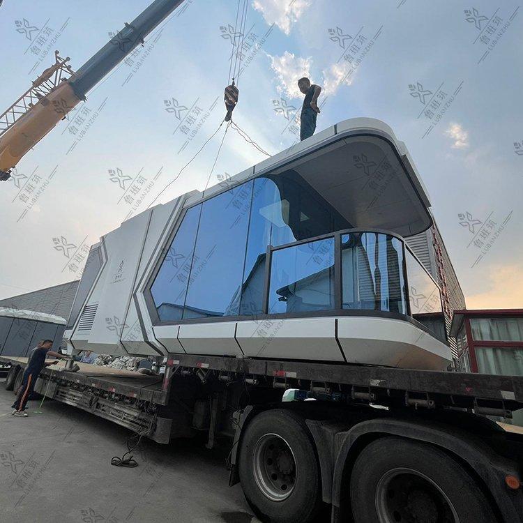 Модульный дом роскошный с декором на воде (арт. 26-1090455)