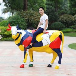 Статуя коровы из стеклопластика разноцветная, ручная работа (арт. 26-1090539)