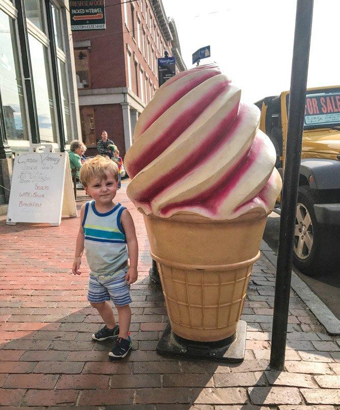 Скульптура из стеклопластика Мороженое Конфета для витрины (арт. 26-1090551)