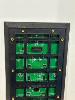 Экран LED изогнутый P5 320*160 мм для улицы (арт. 26-2002063)